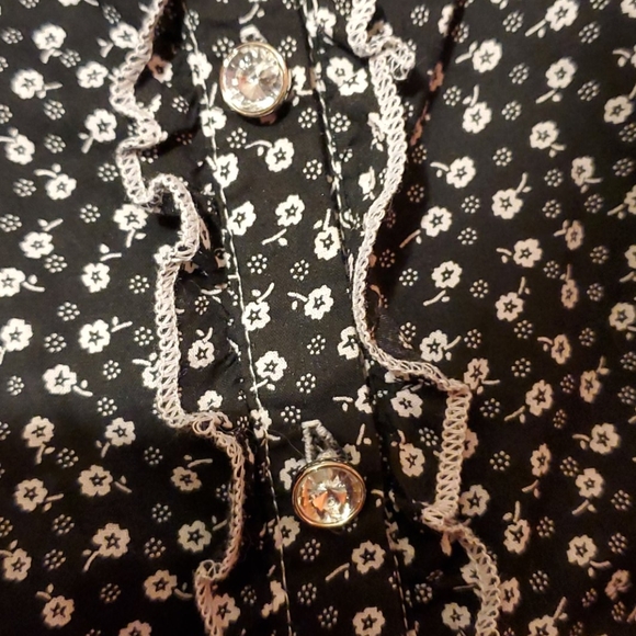 Womens floral sleeveless top with jeweled buttons - Picture 4 of 5